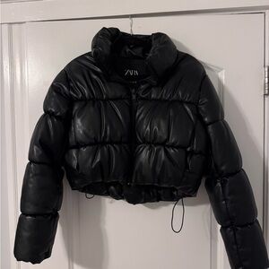 Zara Women's Cropped Black Puffer Coat